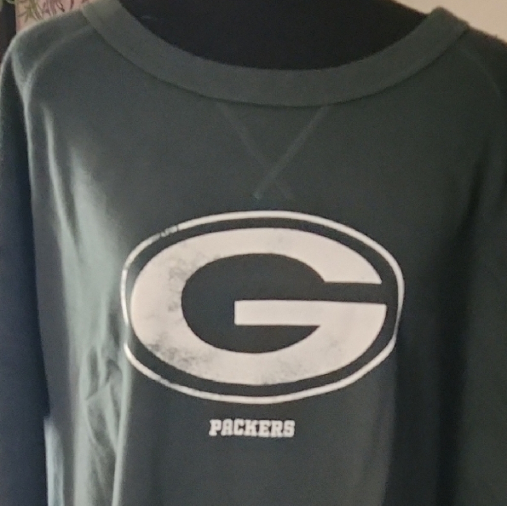 NWT NFL Green Packers Logo Sweatshirt